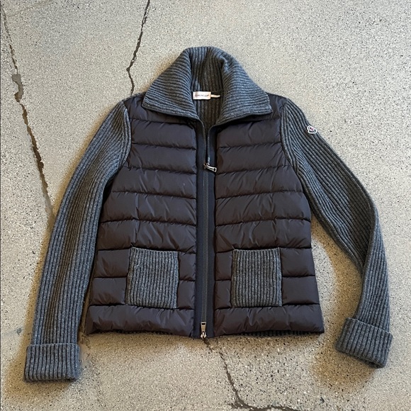 Moncler Jackets & Blazers - Moncler Women's Black and Gray Quilted Puffer Jacket with Knit Sleeves